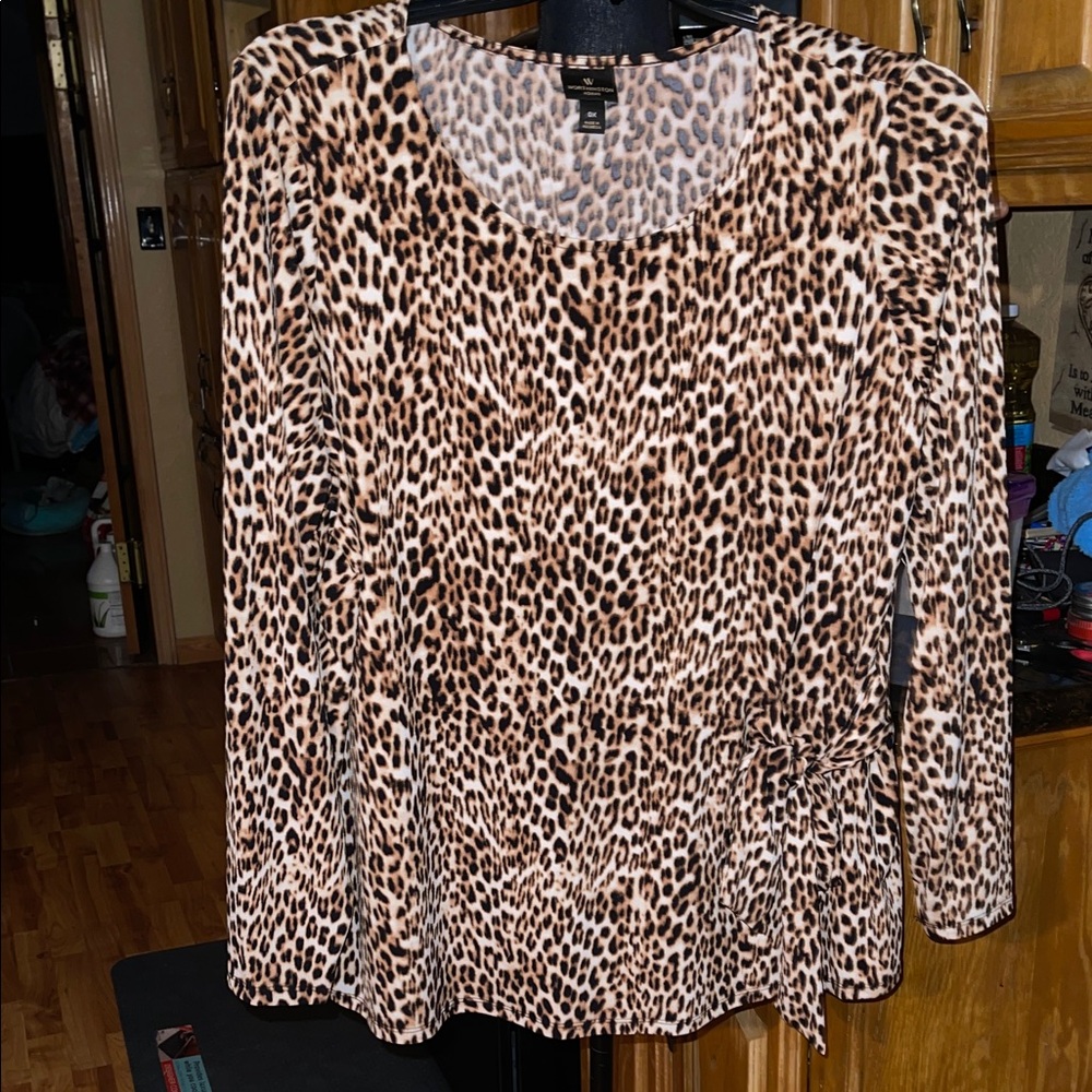 Worthington woman Leopard Print Long Sleeve w/ side bow Top